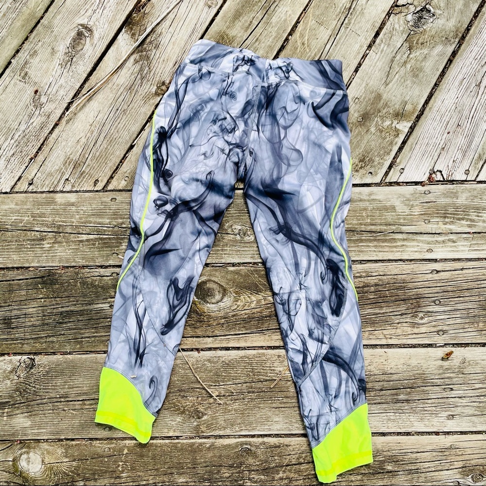 Avia Workout Capris Pants - Picture 2 of 4